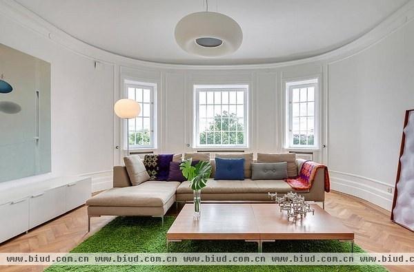 360度的独特视角 瑞典拼花地板迷人公寓(图)