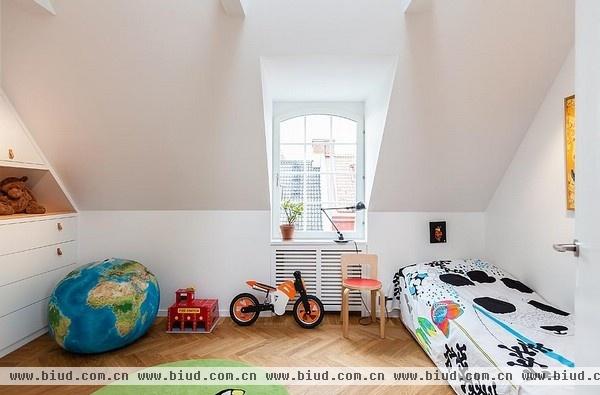 360度的独特视角 瑞典拼花地板迷人公寓(图)