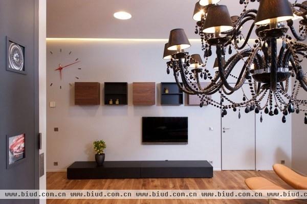 拉脱维亚的混搭公寓 原木地板带来现代风(图)