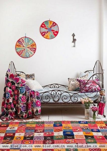 彩色床单吸引眼球 22款艳丽的卧室设计
