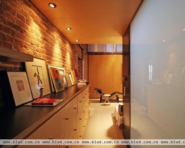 收纳与美观兼具 砖墙与系统柜的现代家居设计
