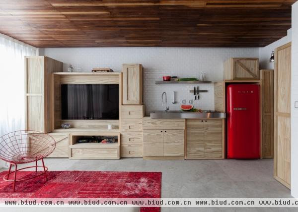 巴西36平米紧凑小户型 木质结构多彩公寓(图)