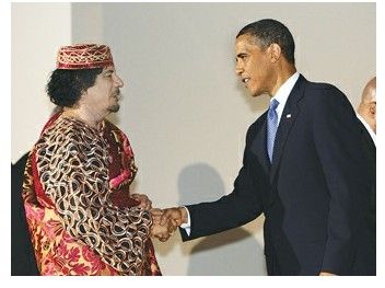 卡扎菲与奥巴马握手