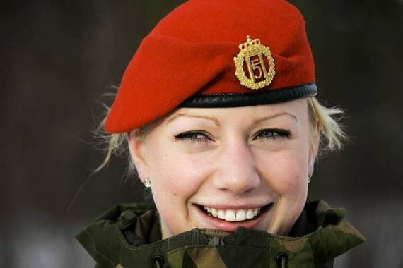这是挪威的女兵。