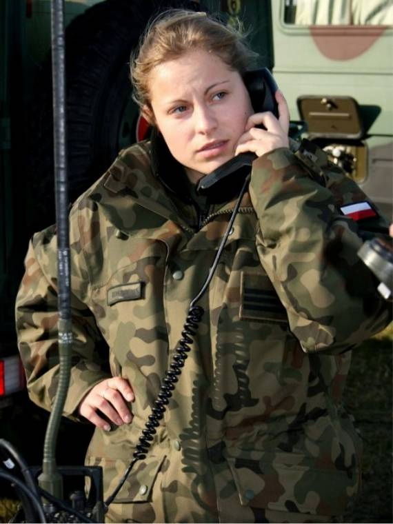 俄罗斯女兵，是内务部队的迷彩。