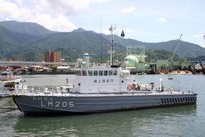 200余吨的Tsurugi级，和撞击闽晋渔的很类似。