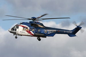 最多能够载客20余名的EC225型直升机。