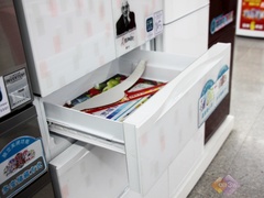 LG魔幻花纹亮点想象 多门冰箱受关注