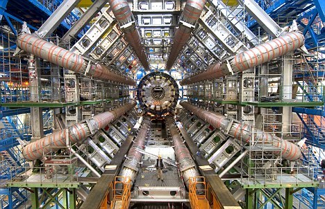 ATLAS粒子束探测仪。该项目主管曾经表示，希格斯玻色子可能被发现的质量范围正在逐渐减小。