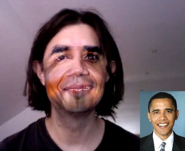 拉克-奥巴马。这款软件可以实时换脸，虽然新脸特征略显扭曲，但还是一眼就能看出换的是谁的脸