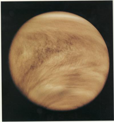 这是1979年2月26日，“先锋-金星号”探测器在紫外波段拍摄的金星云层画面